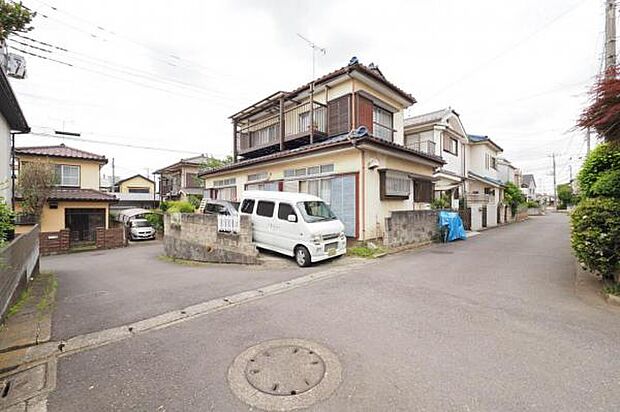 すべり台、ブランコ、お砂場、鉄棒がある、北野台南児童遊園まで徒歩1分