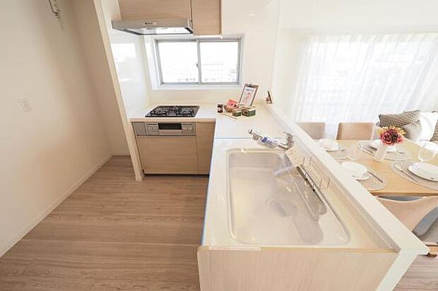 キッチン/家具家電を置いても尚ゆとりある調理スペースを確保できます