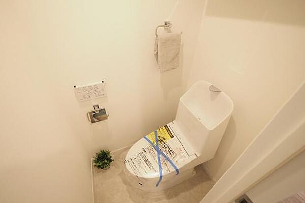 トイレ/嬉しい温水洗浄便座　リフォームで新たに交換済みです