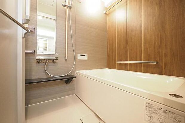 ■浴室■　快適なバスタイムを届けるナチュラル仕様のバスルームです