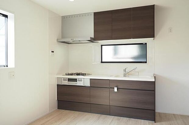 【　キッチン　】 木目調デザインの壁付けシステムキッチン