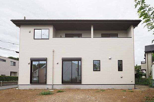 外観｜ベランダは奥まっていて安心です