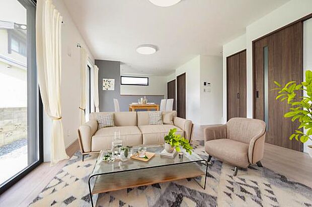 【　LDK　／　18.8帖　】 南面に大きな採光を持つリビング空間。開放感のあるワンフロアタイプのLDKです　※家具や小物はCGによるイメージです 