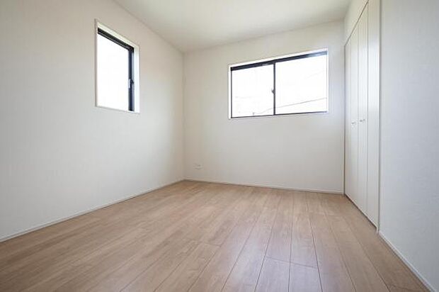 【　居室　／　6帖　】 クローゼット収納や二面採光を備えた、使いやすいお部屋