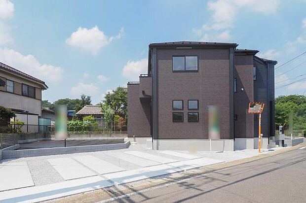 【　外観　】 並列3台分のカースペースや、奥行8.5ｍの広い庭など、充実のエクステリアが揃います