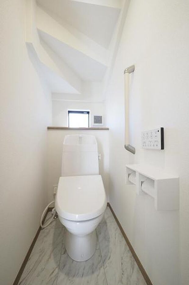 【　トイレ　】 温水洗浄便座仕様／各階