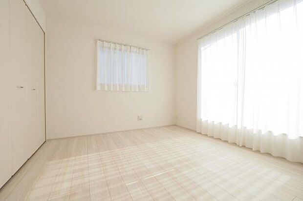 【　居室　／　7帖　】 南採光により、明るく風通しの良い広いお部屋です