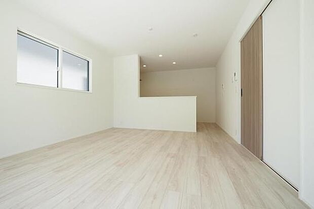 【　LDK　／　15帖　】