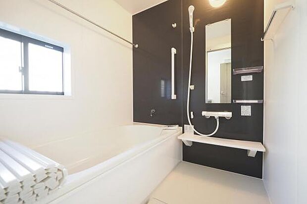 【　浴室　】 親子で余裕を持って入浴できる1坪バスルーム