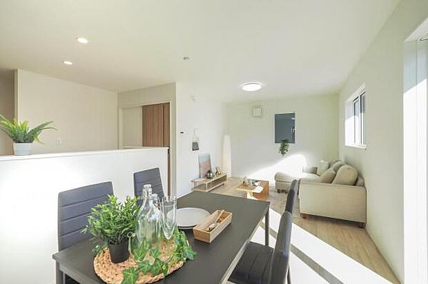 【 LDK / 16.25帖 】 ゆとりのあるリビングスペースを生み出すワイド設計