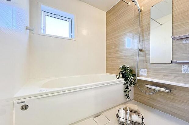 【 浴室 / 2号棟 】 洗練されたホワイトで統一されたリラクゼーションバスルーム|浴室換気乾燥暖房機付き