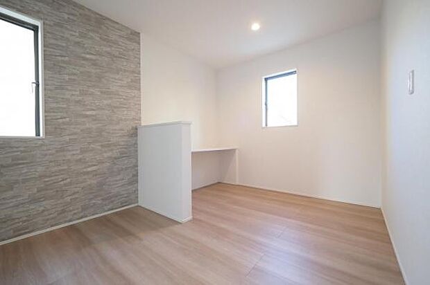 【 LDK / 19帖 】 在宅ワークや家事に便利なワーキングカウンターも備わります