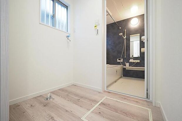 【 ランドリー 】 独立したランドリースペース。洗面と分かれている為、生活動線良好です