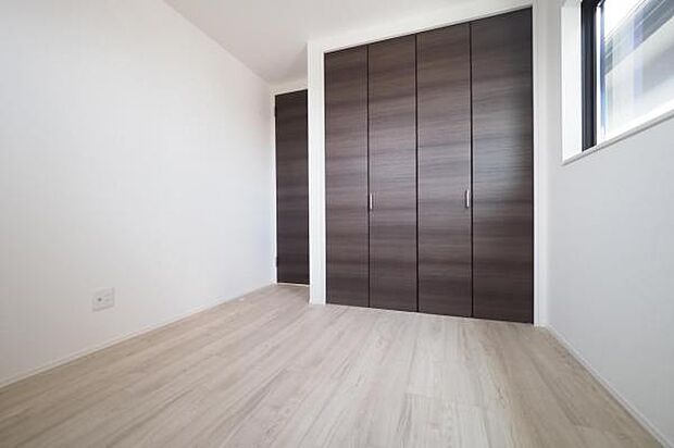 【 居室 / 5.3帖 】 クローゼット収納付きのお部屋