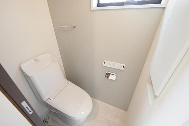 【 トイレ / 3階 】