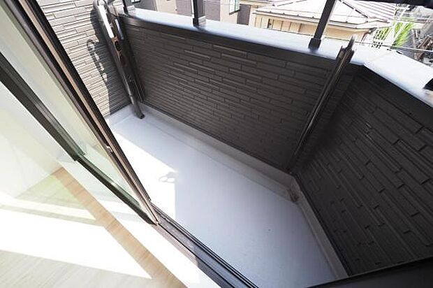 【 バルコニー 】 北東に面した3階バルコニー