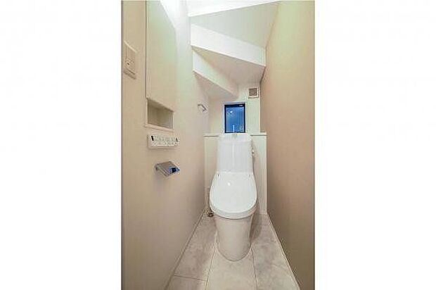 【　トイレ　／　1階　】