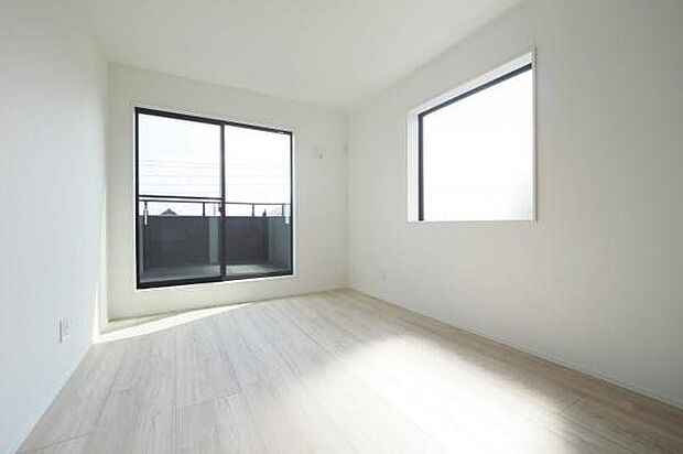 【　居室　／　6帖　】バルコニーを備えた開放感あふれるお部屋