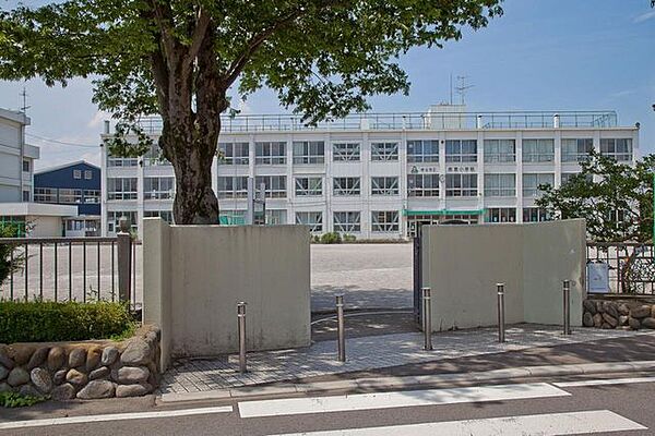 狭山市立奥富小学校 574m