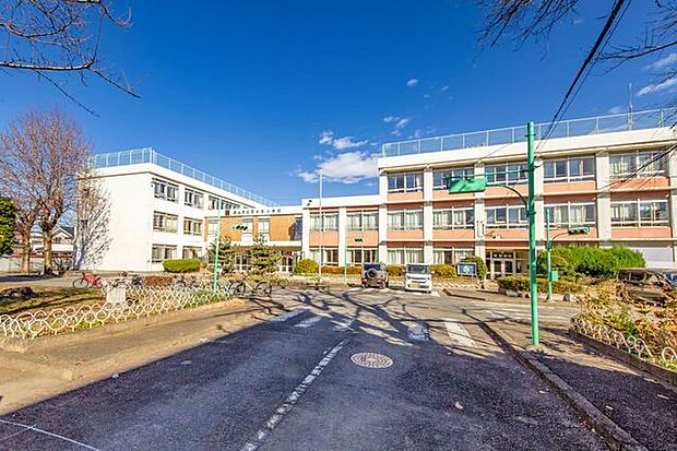 狭山市立富士見小学校 徒歩8分。 600m