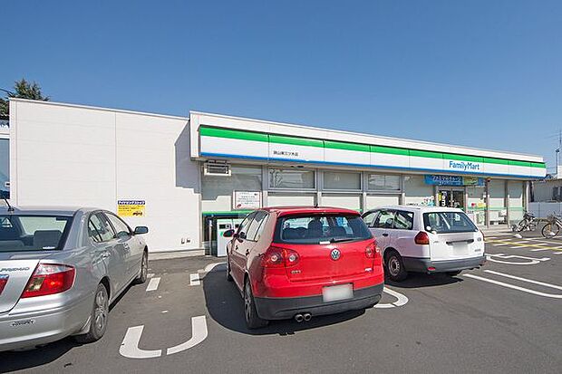 ファミリーマート狭山東三ツ木店 徒歩12分。 950m