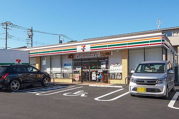 セブンイレブン狭山富士見東店 徒歩9分。 690m