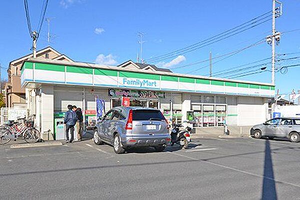 ファミリーマート狭山台南店 徒歩2分。 140m