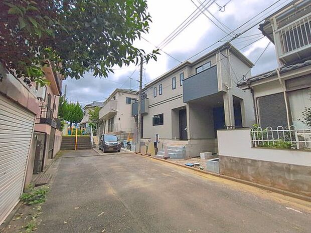 前面道路含む外観