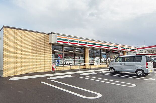 セブンイレブン狭山南入曽店 徒歩9分。 680m