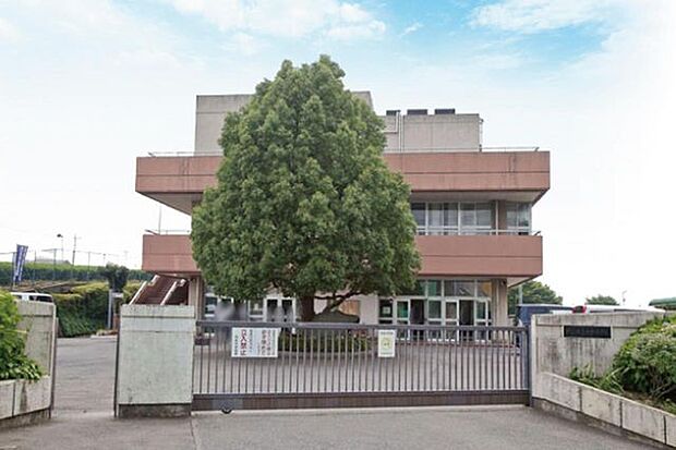 狭山市立中央中学校 徒歩8分。 620m