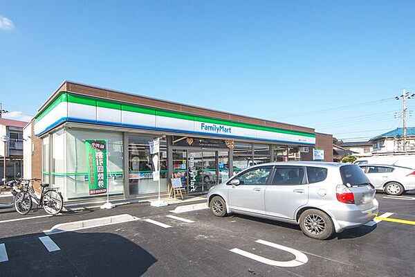 ファミリーマート柏原ニュータウン店 徒歩16分。 1240m