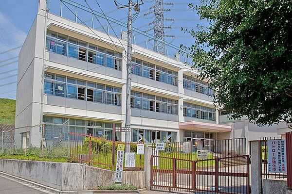 狭山市立柏原小学校 徒歩8分。 570m