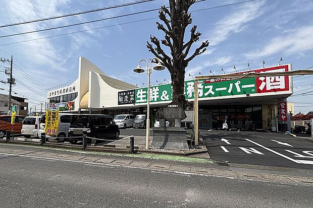 業務スーパー入曽店 徒歩8分。 630m