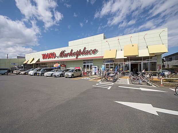 ヤオコー入曽店 徒歩9分。 710m