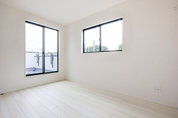 【　洋室　】6.0帖の洋室です。バルコニーに面した明るいお部屋です。