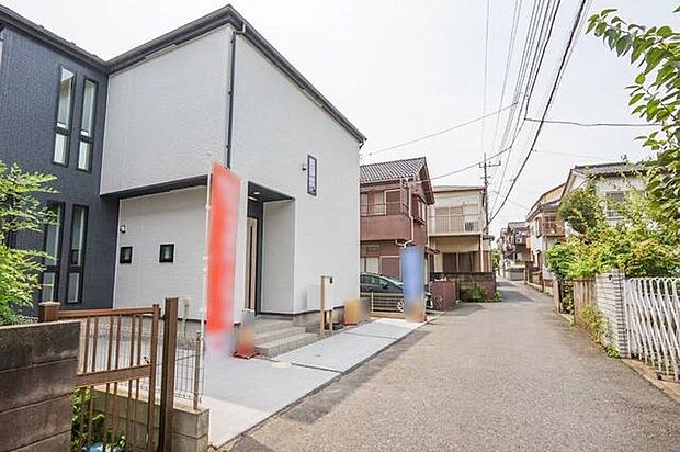 前面道路含む外観