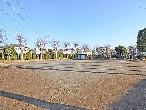 狭山台1号公園 徒歩14分。 1060m