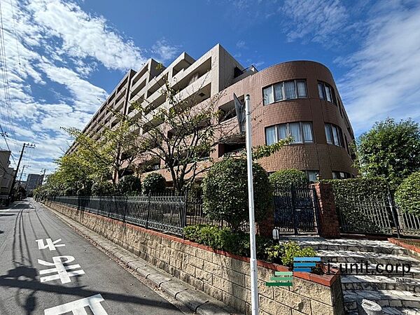温もりを感じさせる外観です。