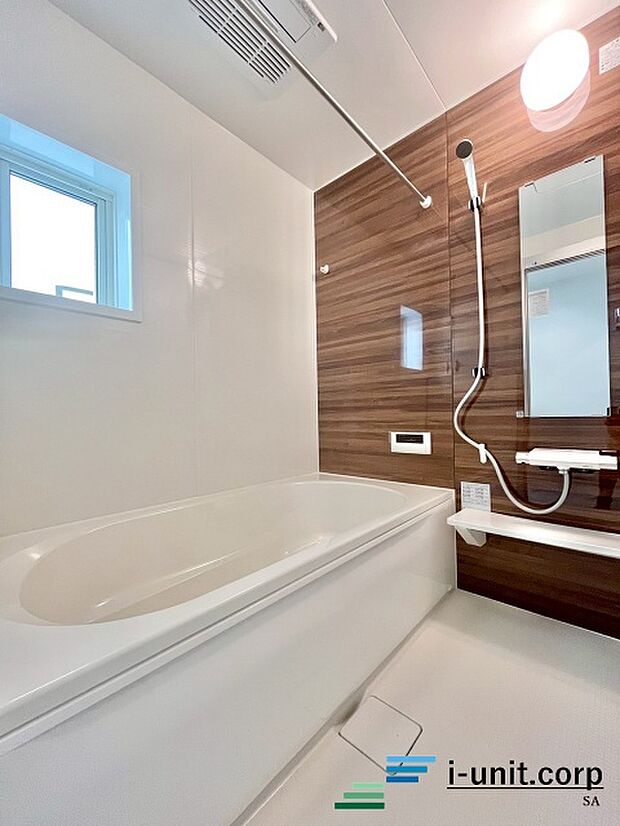 一日の疲れを癒す心地よいバスルーム。