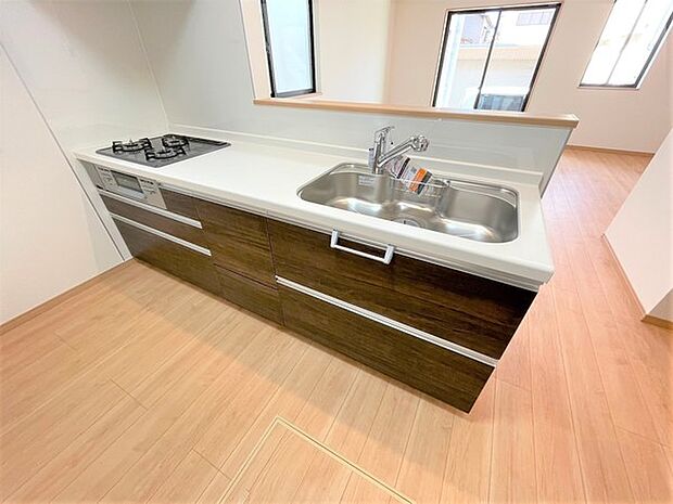 【同仕様】対面キッチンなので家族と会話をしながら料理もできますね。