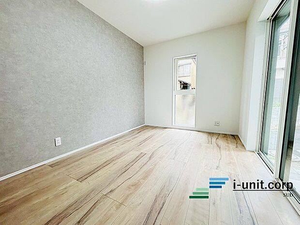 各居室にはクローゼットを完備し、家具の配置にも困らない設計がされています。採光と通風のバランスがほどよく絶妙です。