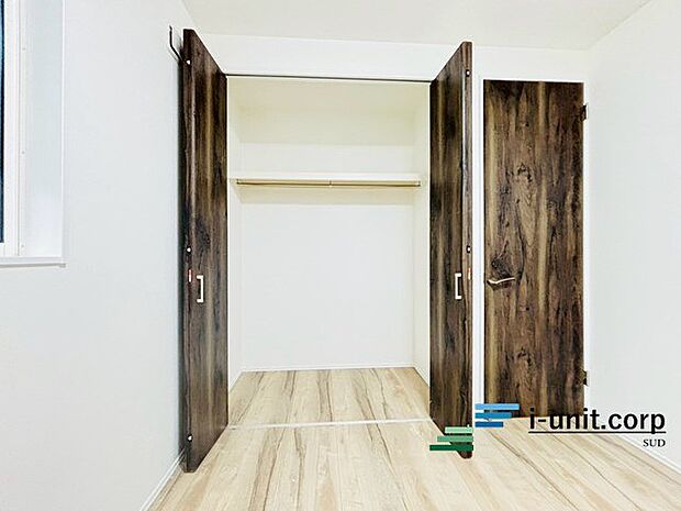 広々としたクローゼットです。