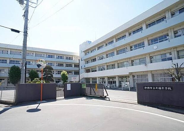 中学校「船橋市立七林中学校まで1800m」