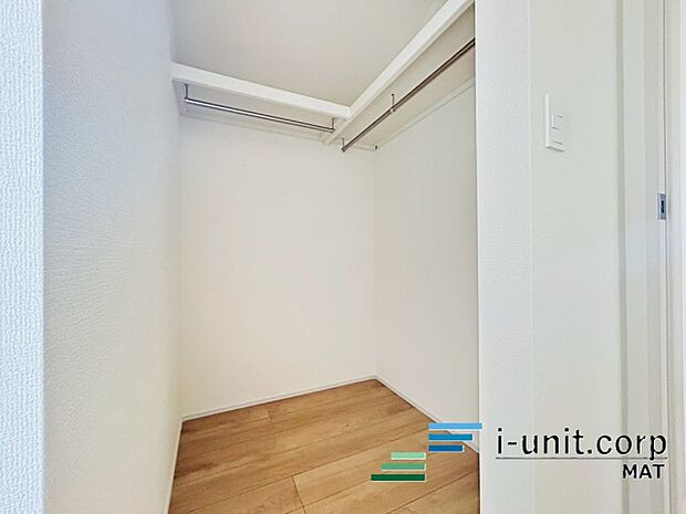 奥行きのある収納クローゼットで家族の荷物も楽々収納♪