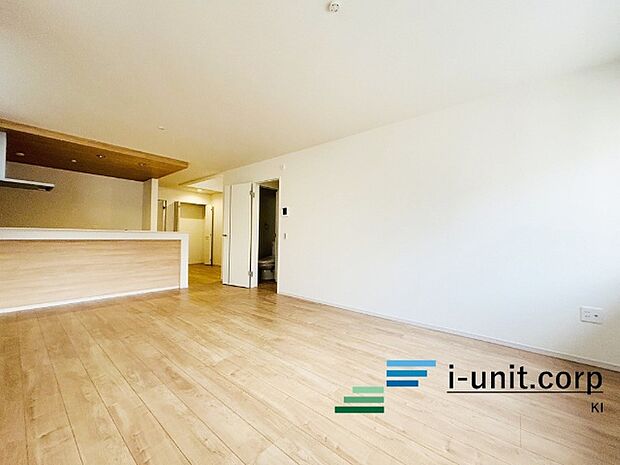 広々としたLDK。スマートで無駄なく高いデザイン性、空間を生かした機能性がそろったこだわり設計。物件の魅力は新築の「新しさ」だけではありません。素敵な暮らしができるよう考えられた住宅です。