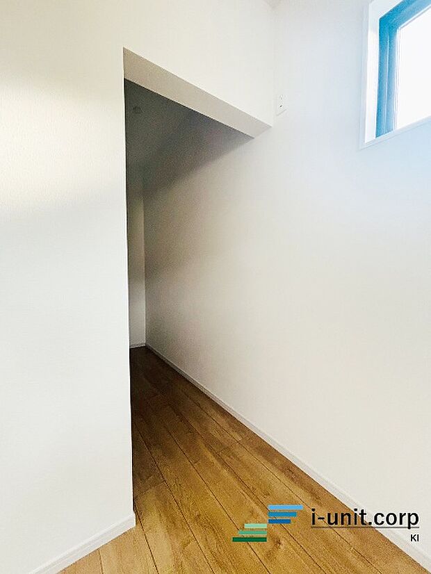 各居室にはクローゼットを完備し、家具の配置にも困らない設計がされています。採光と通風のバランスがほどよく絶妙です。