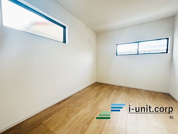 心と体をゆったりと安らげる空間。寝室のゆとりが大きい分だけ、暮らしの安らぎは深まります。一日の疲れを癒すだけでなく、ご夫婦の親密な語らいを紡ぎ出します。