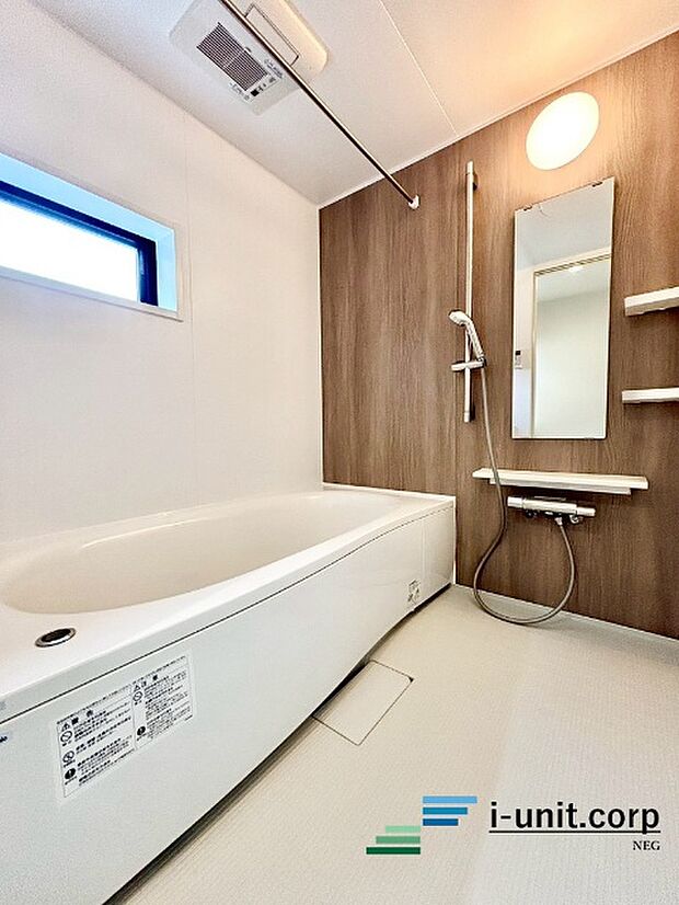 一日の疲れを癒すための浴室はゆとりあるサイズを採用。