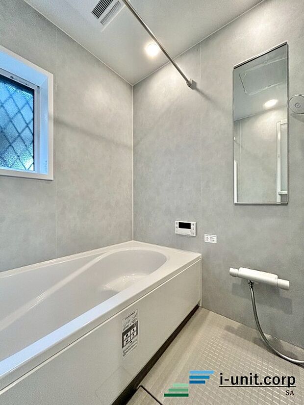 一日の疲れを癒す心地よいバスルーム。