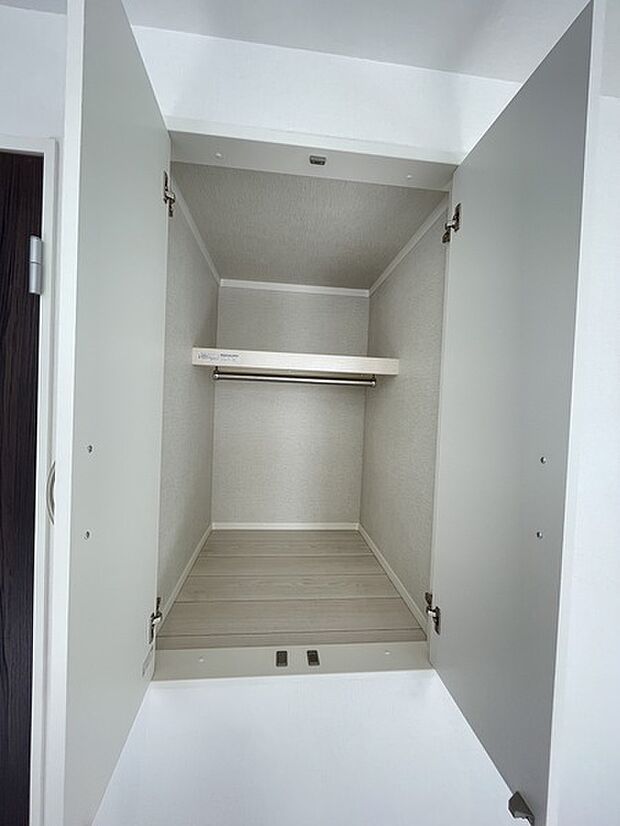 【同仕様】充実の収納スペースでお部屋を広く快適に